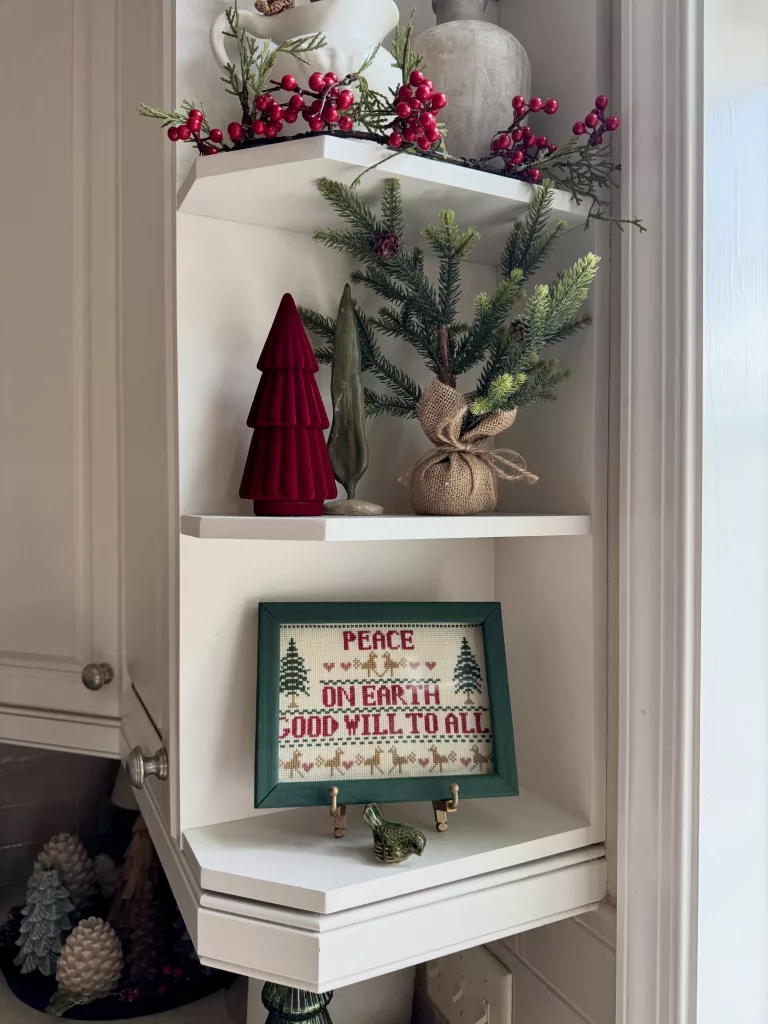 25 Easy Christmas Decorating Ideas to Make Your Home Feel Cozy