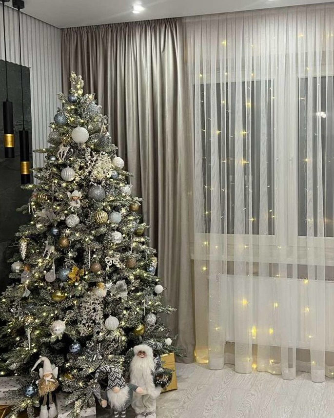 29 Enchanting Christmas Window Decor Ideas for a Festive Home