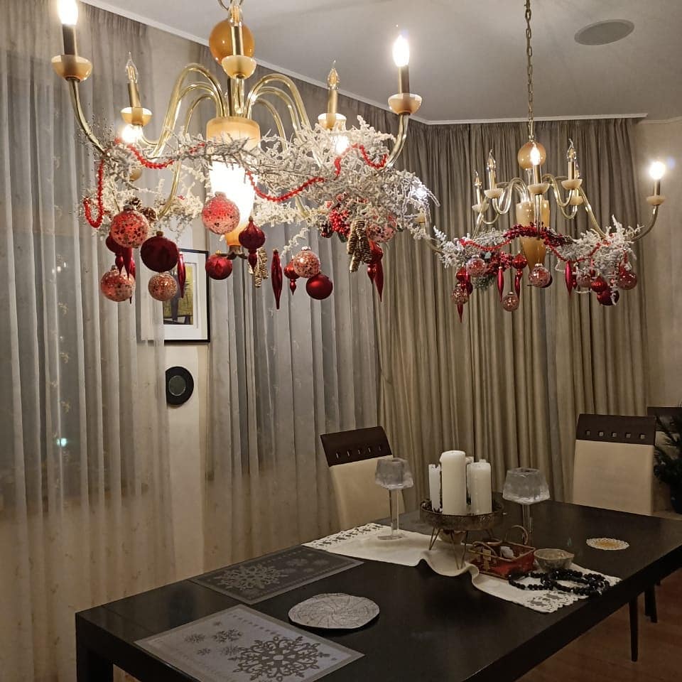 28 Charming Ways to Decorate Your Small Apartment for Christmas