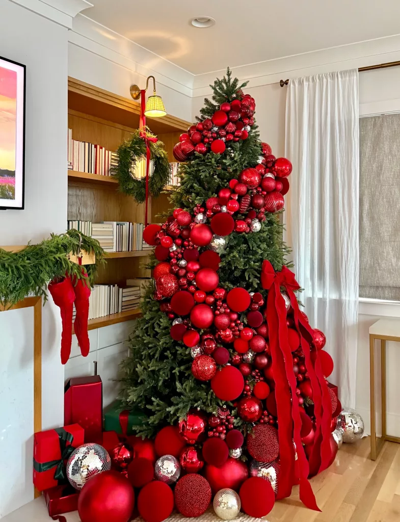 35 Traditional Red Christmas Decor Ideas for a Warm and Cozy Holiday
