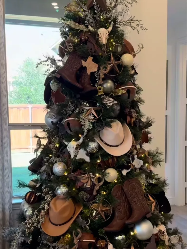 30 Elegant Christmas Trees for a Stylish and Festive Home