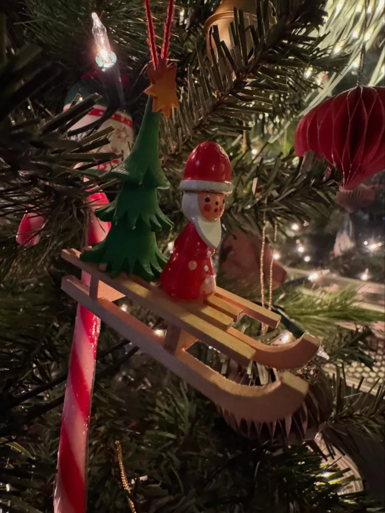 30 Unique Christmas Tree Ornaments to Make Your Tree Stand Out