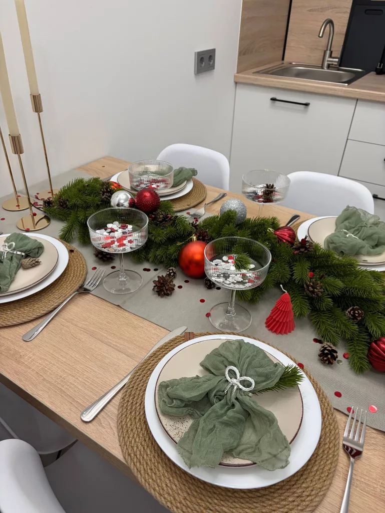30 Christmas Table Decor Ideas for a Beautiful Holiday Dinner