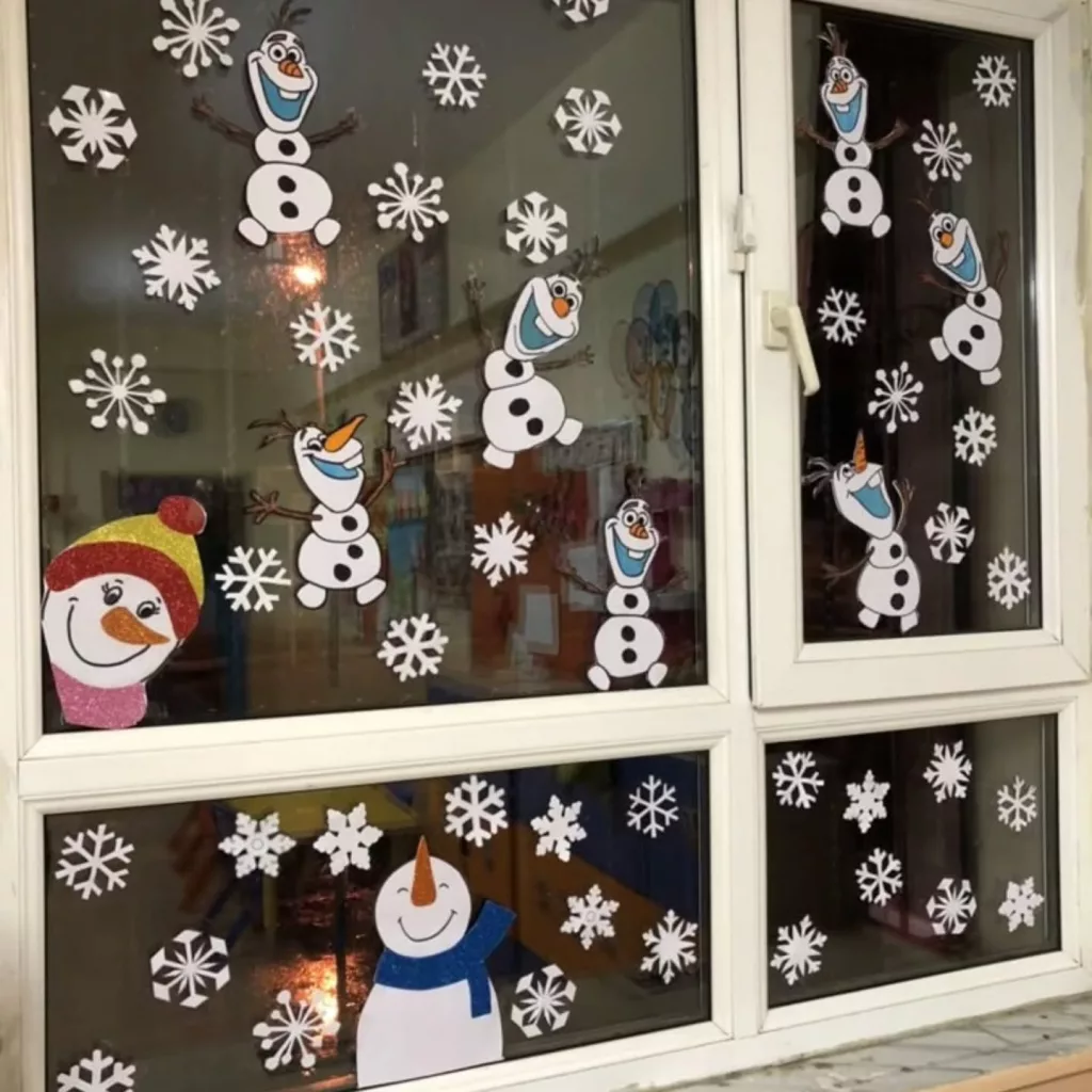 29 Enchanting Christmas Window Decor Ideas for a Festive Home