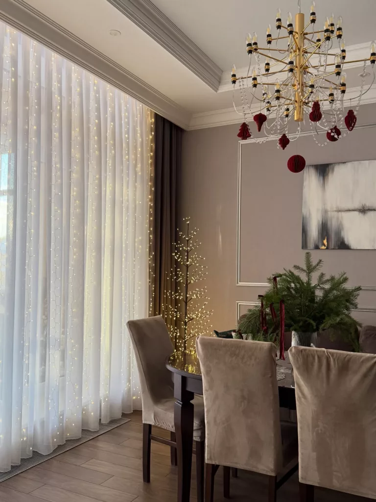 28 Charming Ways to Decorate Your Small Apartment for Christmas