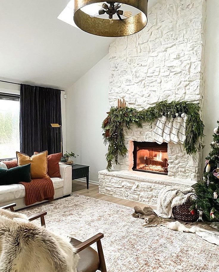 26 Beautiful Christmas Mantel Decorating Ideas for a Cozy Holiday Home