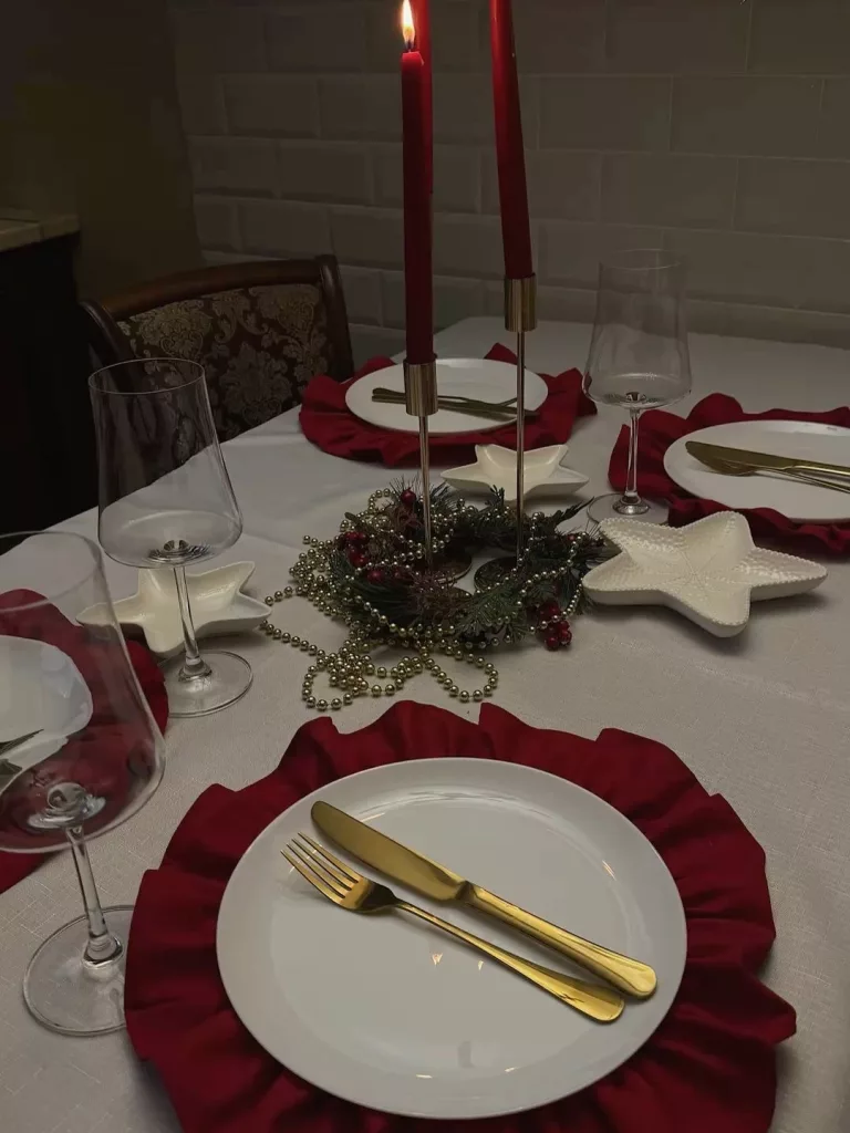 30 Christmas Table Decor Ideas for a Beautiful Holiday Dinner