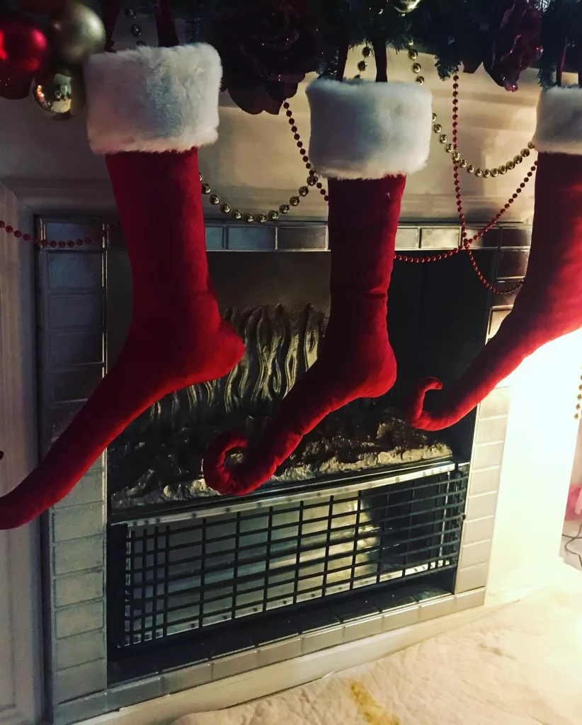 35 Traditional Red Christmas Decor Ideas for a Warm and Cozy Holiday