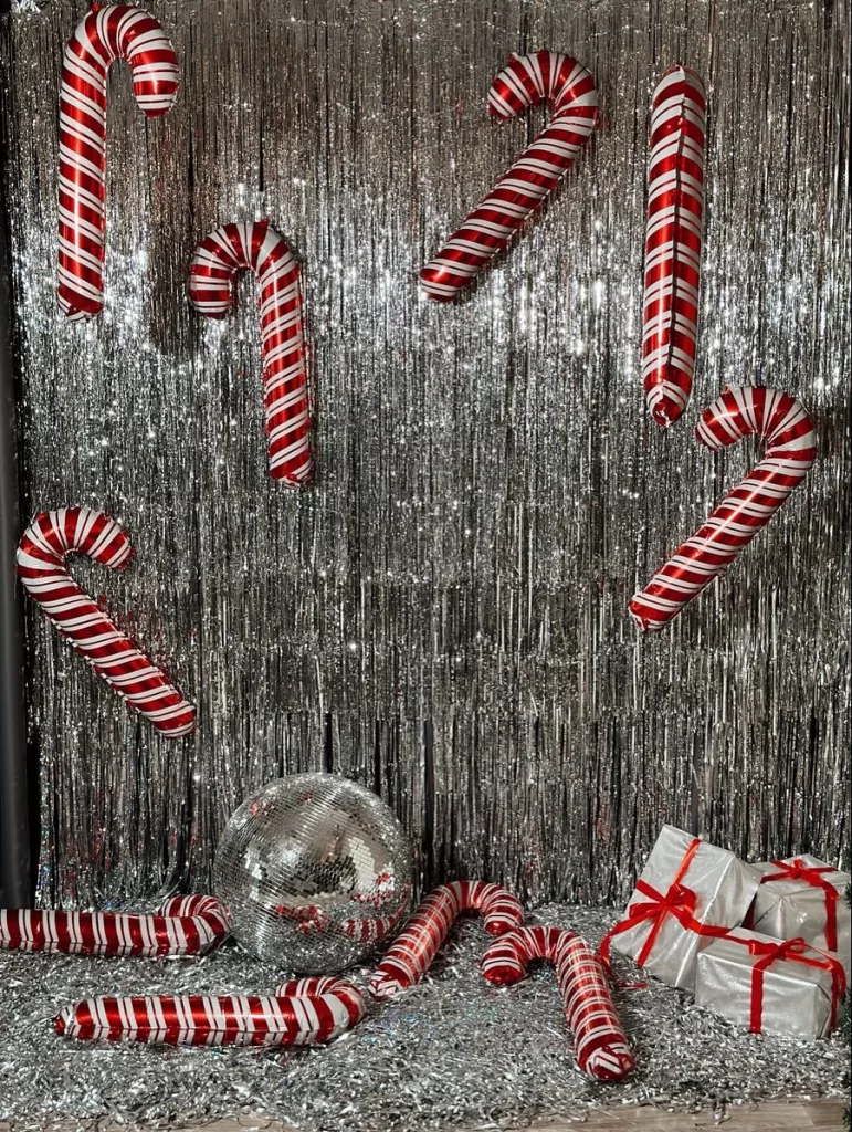 26 Beautiful Christmas Photo Backdrop Ideas for Magical Holiday Photos