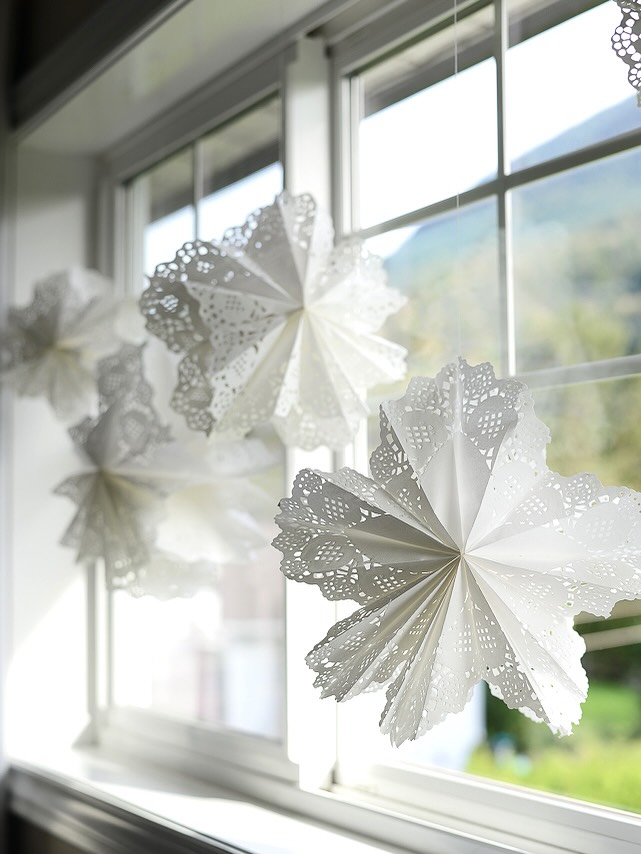32 Christmas Snowflake Decor Ideas to Make Your Home Feel Magical