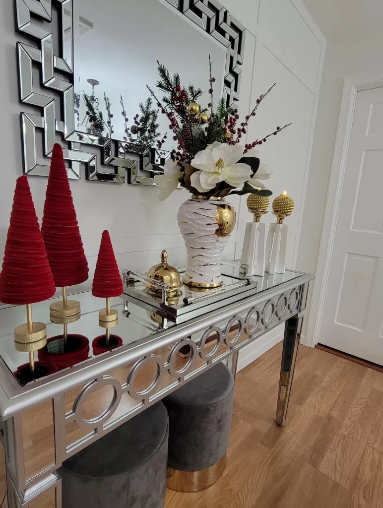 28 Charming Ways to Decorate Your Small Apartment for Christmas