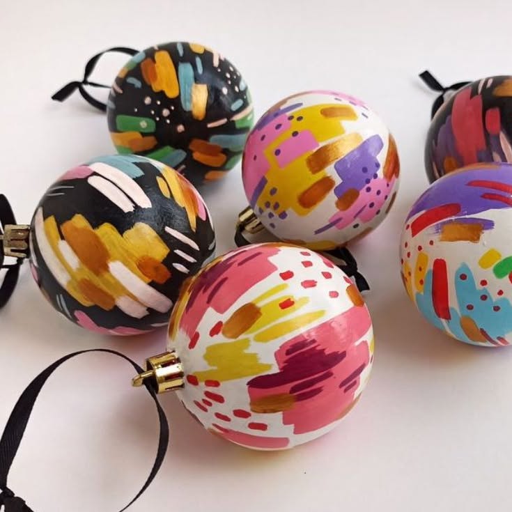 30 Beautiful Christmas Tree Balls for an Enchanting Holiday Home