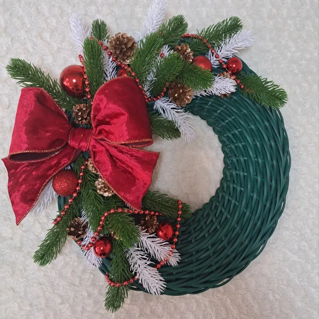 30 Unique Christmas Wreath Ideas for a Creative Holiday Decoration