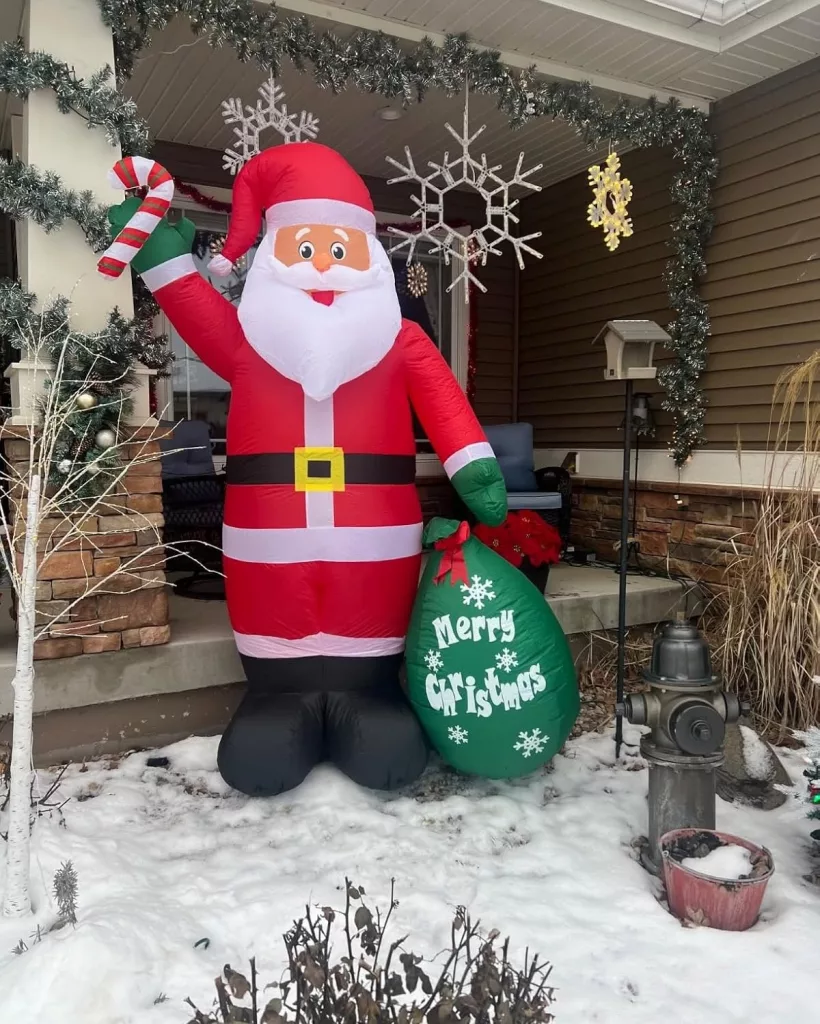 30 Enchanting Christmas Decorations with Beloved Fairytale Characters