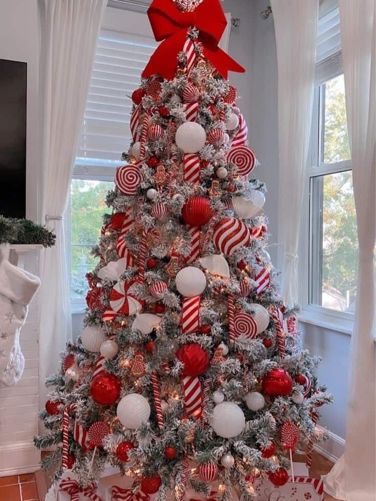 30 Elegant Christmas Trees for a Stylish and Festive Home