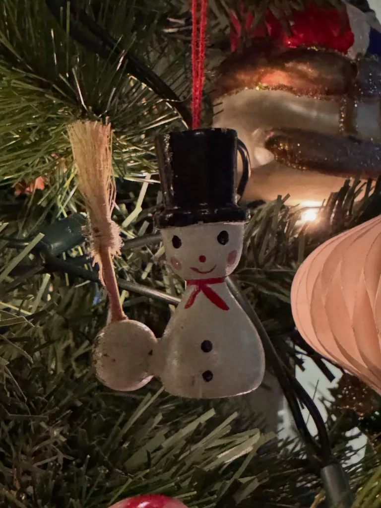 30 Unique Christmas Tree Ornaments to Make Your Tree Stand Out