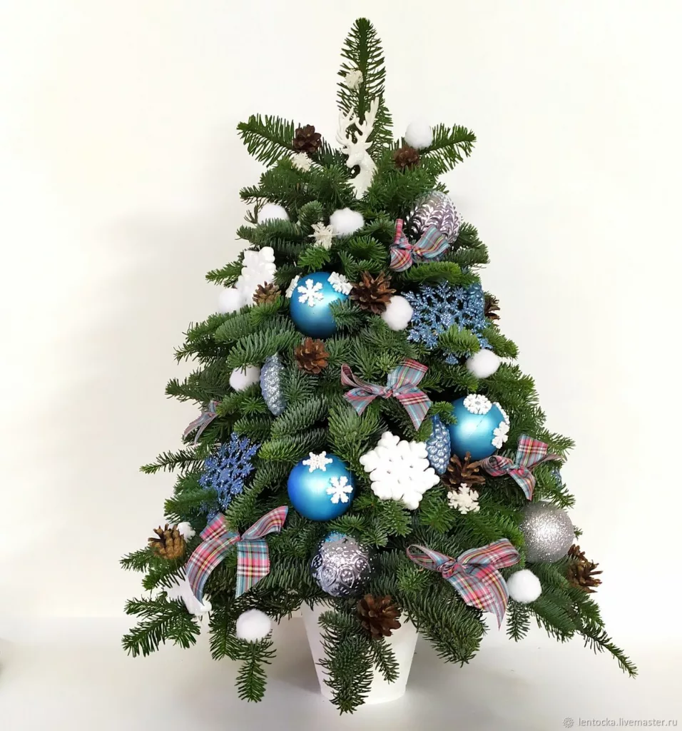 28 Small Christmas Trees for Stylish Holiday Decorating