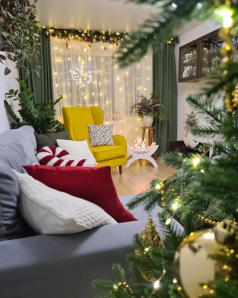 29 Enchanting Christmas Window Decor Ideas for a Festive Home