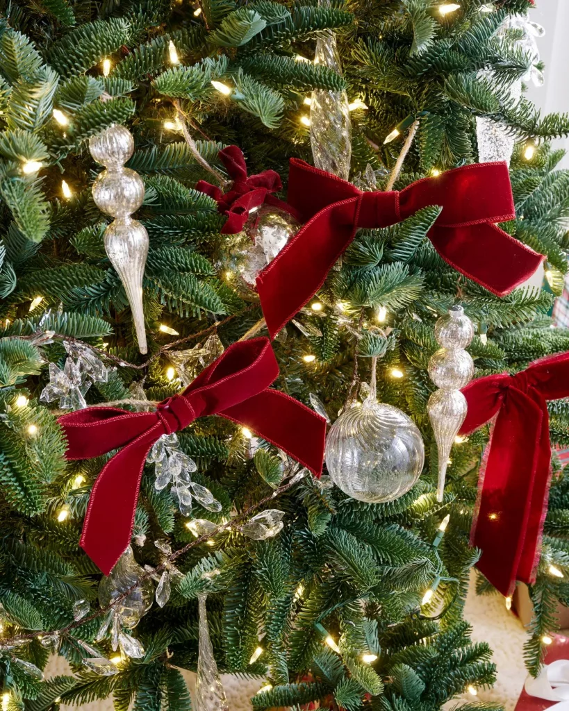 28 Christmas Bow Decorating Ideas for an Elegant and Festive Home