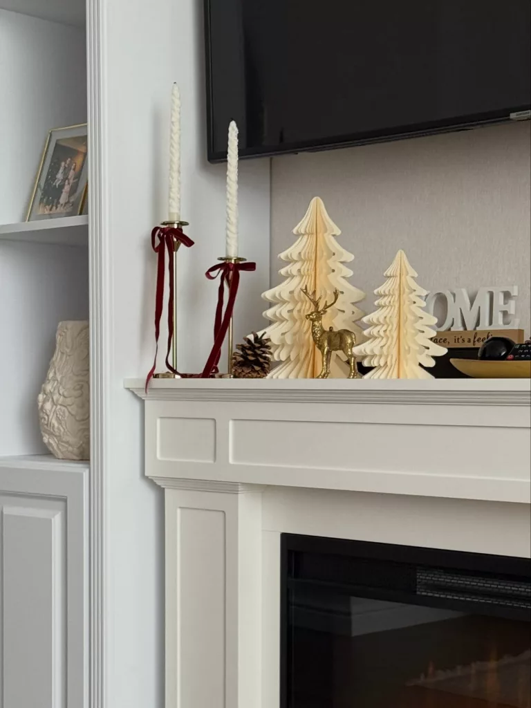 28 Charming Ways to Decorate Your Small Apartment for Christmas