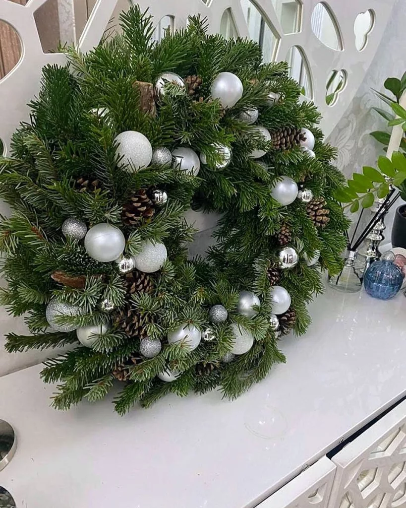 30 Unique Christmas Wreath Ideas for a Creative Holiday Decoration