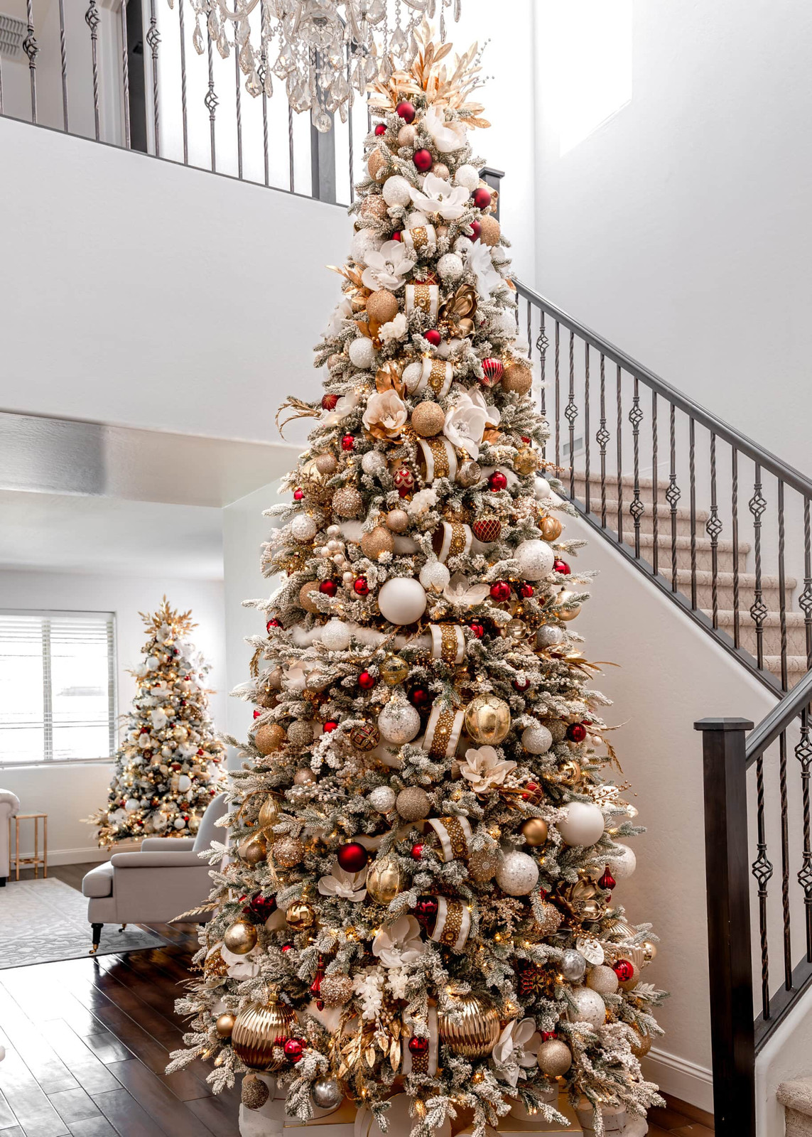 Classic Visual Idea — Gold Christmas Decor