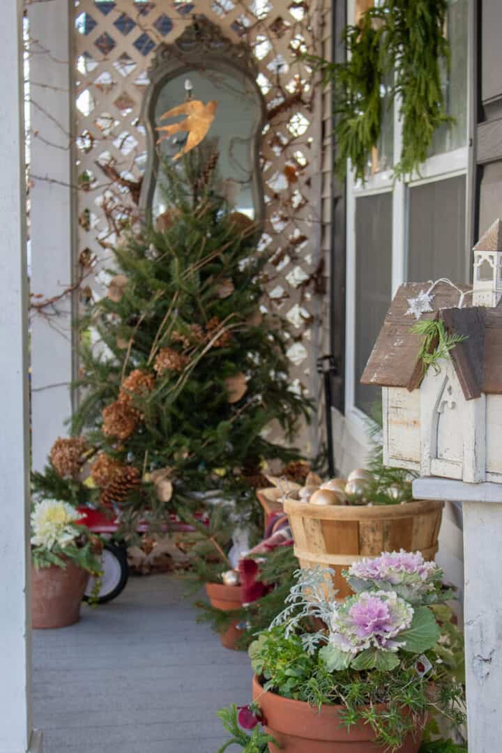 Rustic Log Cabin Porch with Festive Christmas Tree and Gifts Rustic Log Cabin Porch with Festive Christmas Tree and Gifts — Winter Porch Decor