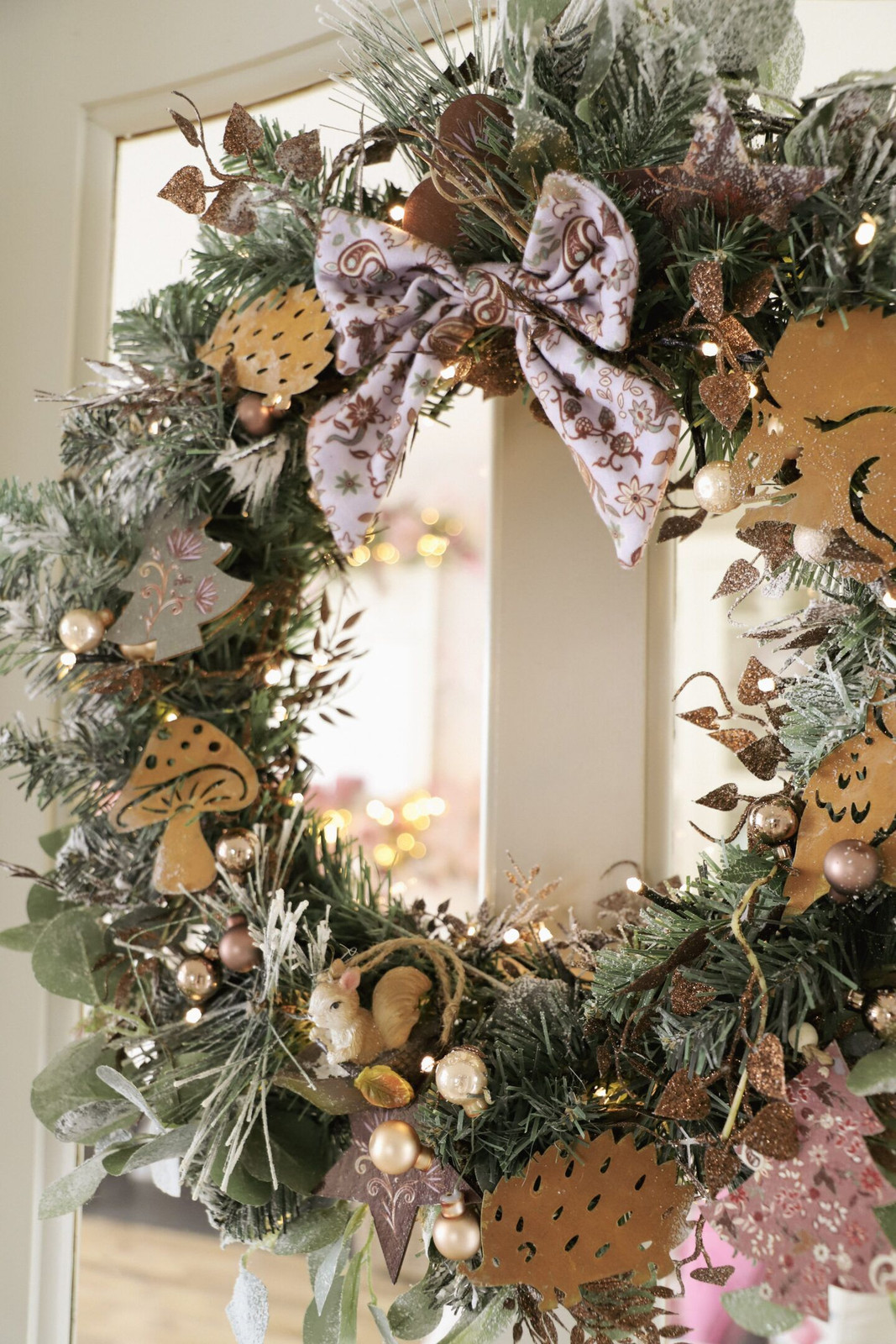 Woodland Creature Embellished Christmas Wreath — Christmas Crafts for Adults