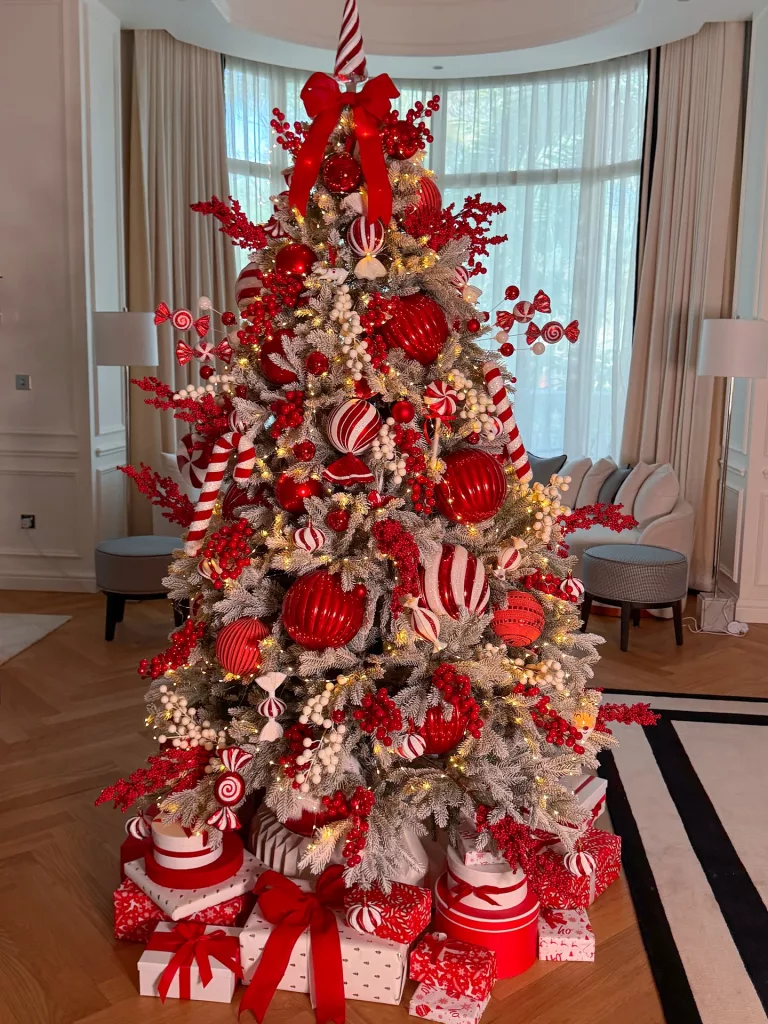 35 Traditional Red Christmas Decor Ideas for a Warm and Cozy Holiday