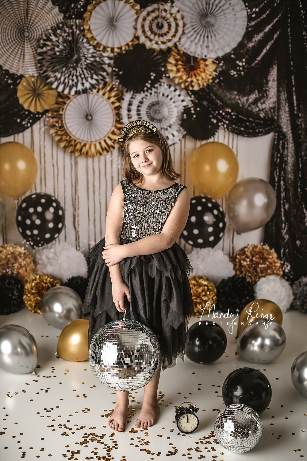 Festive Photo Booth with Gold and Black Balloons — New Years Eve Backdrop
