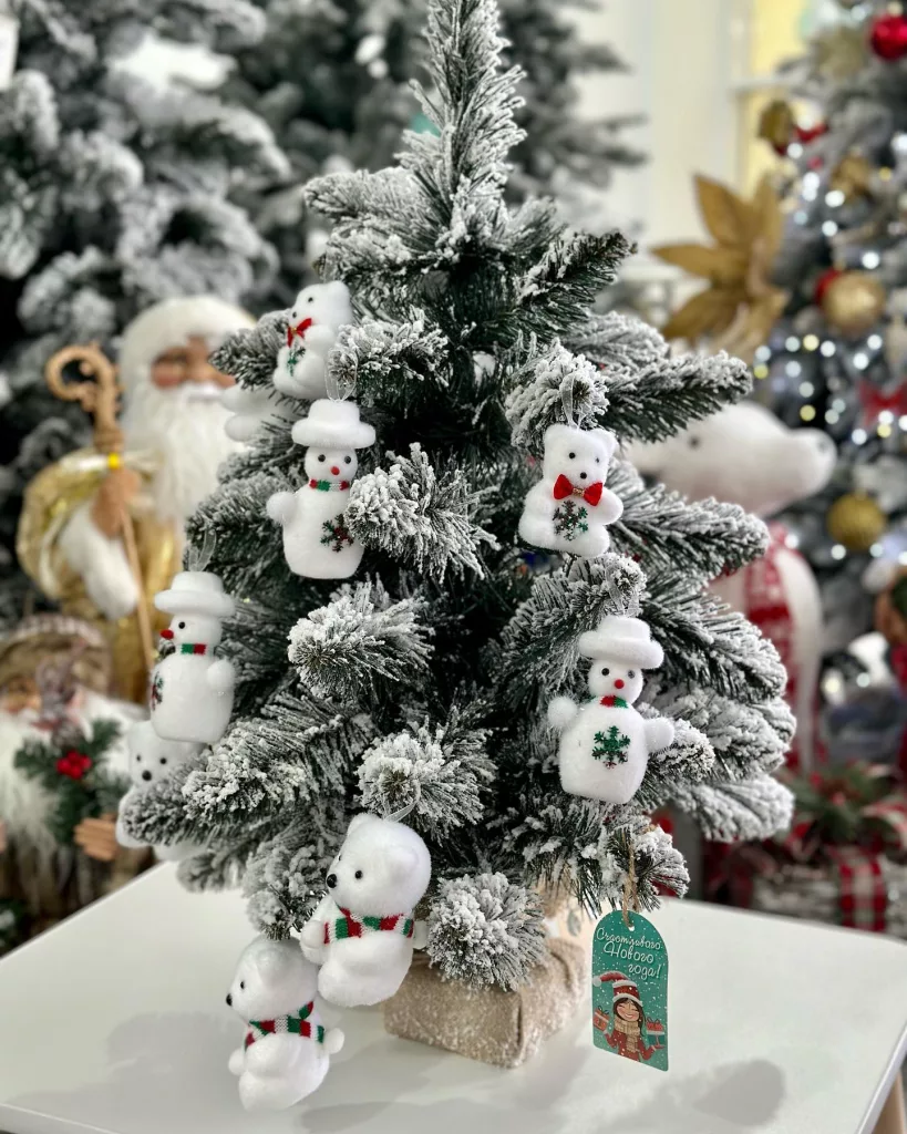28 Small Christmas Trees for Stylish Holiday Decorating
