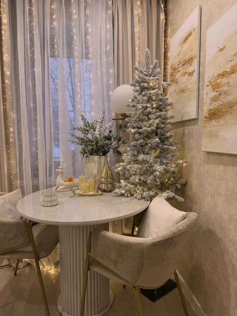 28 Charming Ways to Decorate Your Small Apartment for Christmas