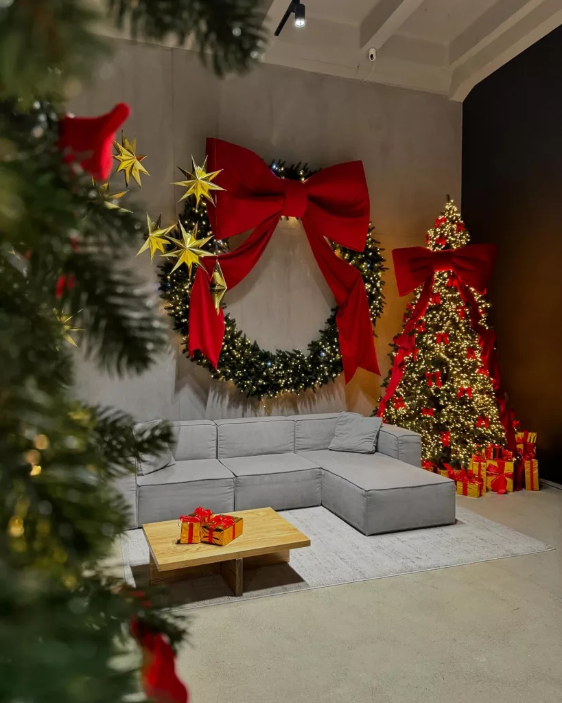 35 Traditional Red Christmas Decor Ideas for a Warm and Cozy Holiday