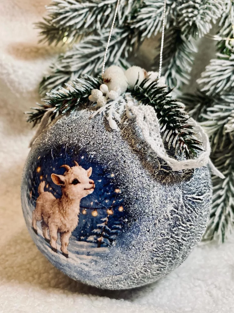 30 Beautiful Christmas Tree Balls for an Enchanting Holiday Home