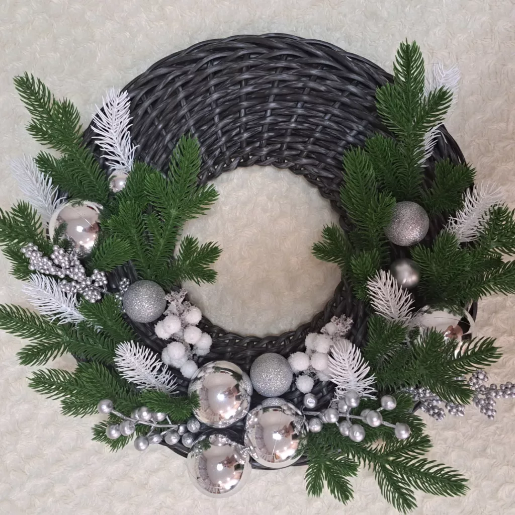 30 Unique Christmas Wreath Ideas for a Creative Holiday Decoration