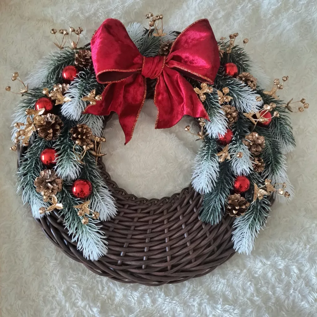 30 Unique Christmas Wreath Ideas for a Creative Holiday Decoration