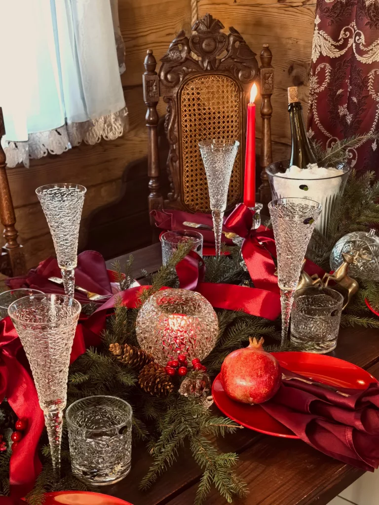35 Traditional Red Christmas Decor Ideas for a Warm and Cozy Holiday