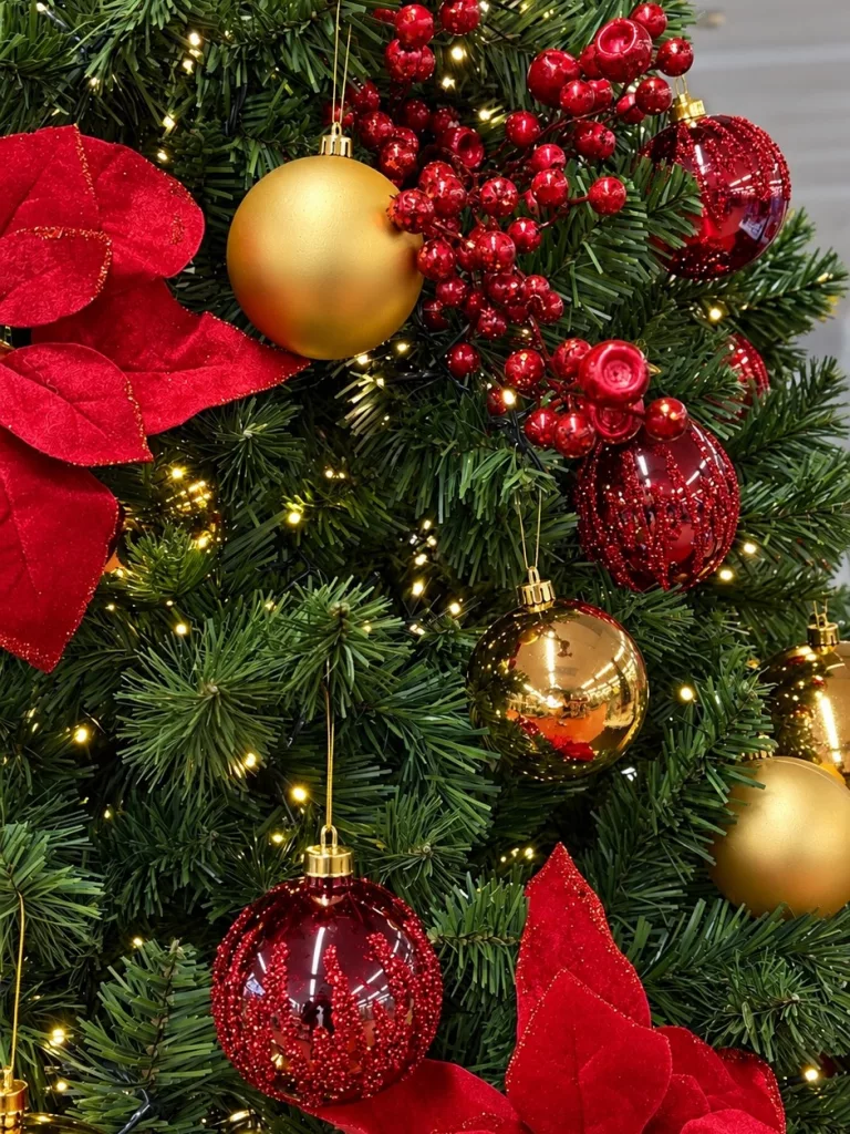 30 Beautiful Christmas Tree Balls for an Enchanting Holiday Home
