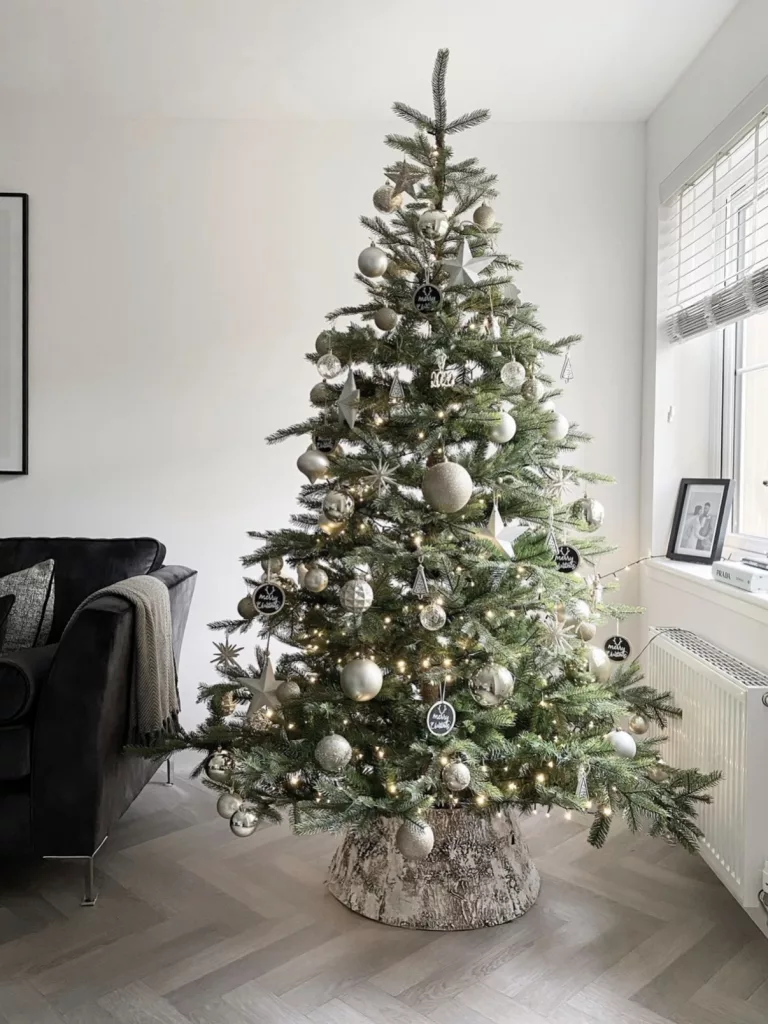 30 Elegant Christmas Trees for a Stylish and Festive Home