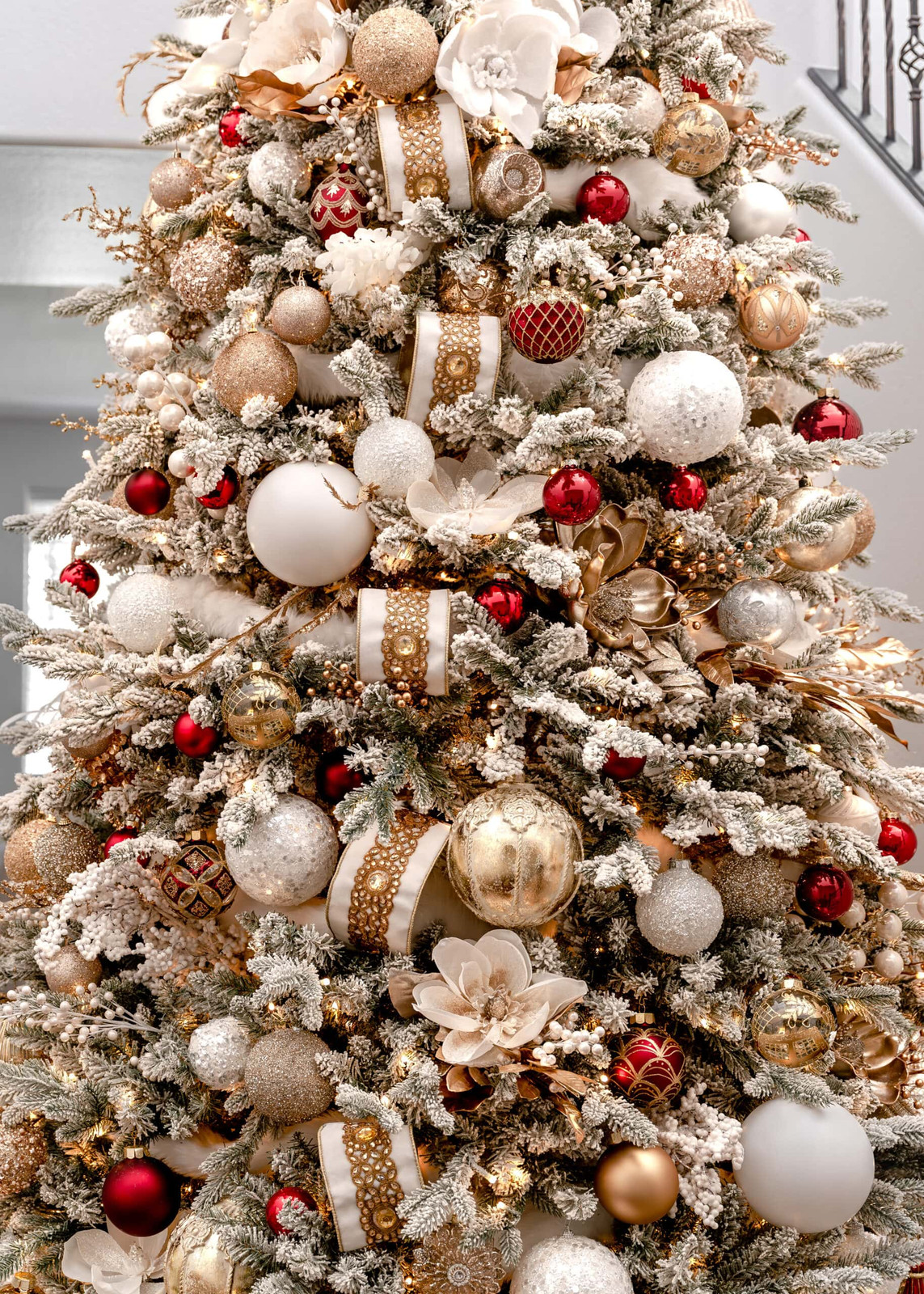 Close-Up Detail Visual Idea — Gold Christmas Decor