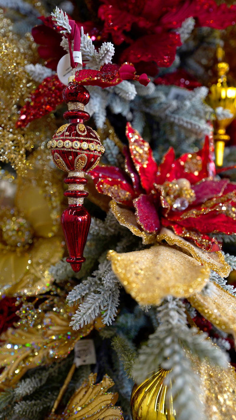 Interior Space Grand Entryway with Towering Red, Gold, and White Christmas Tree Interior Space Grand Entryway with Towering Red, Gold, and White Christmas Tree — Red and Gold Christmas Decor