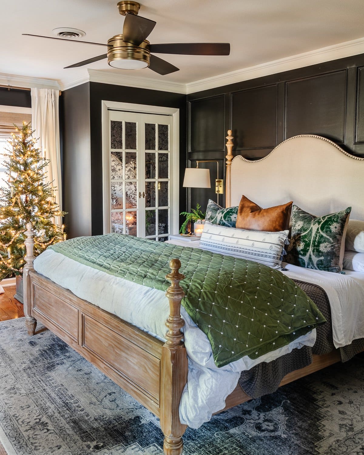 Traditional Bedroom with Wooden Bed and Festive Green Quilt — Christmas Bedroom Decor