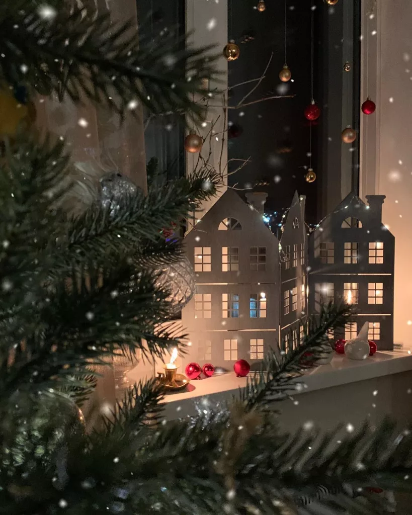 29 Enchanting Christmas Window Decor Ideas for a Festive Home