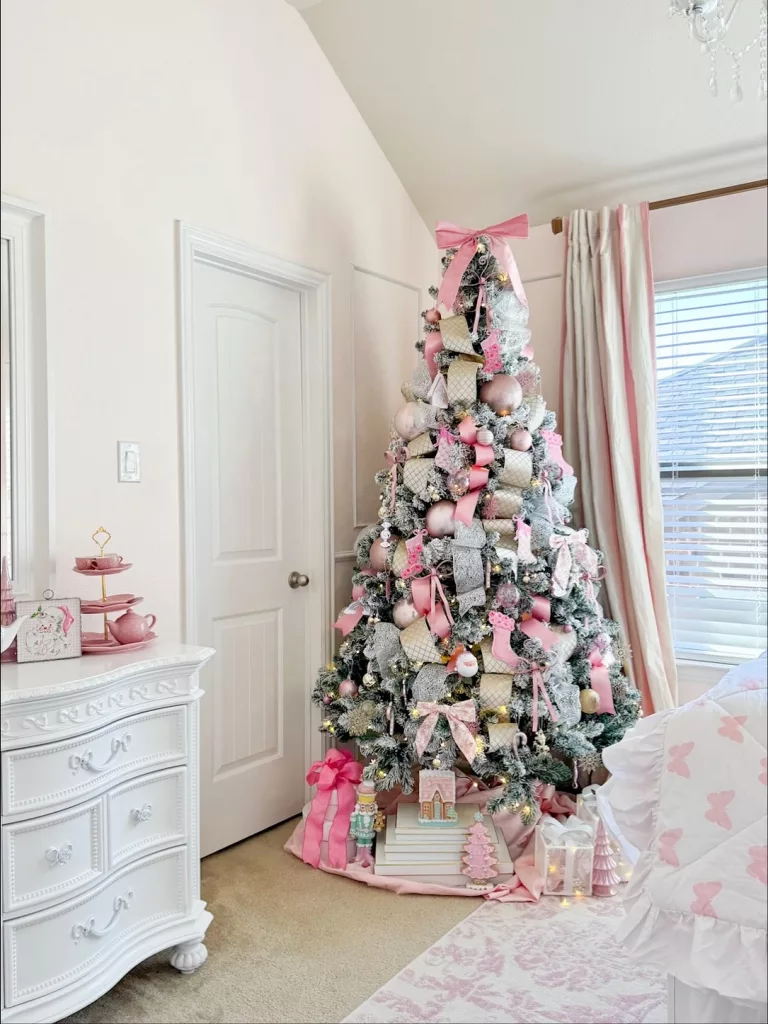 30 Elegant Christmas Trees for a Stylish and Festive Home