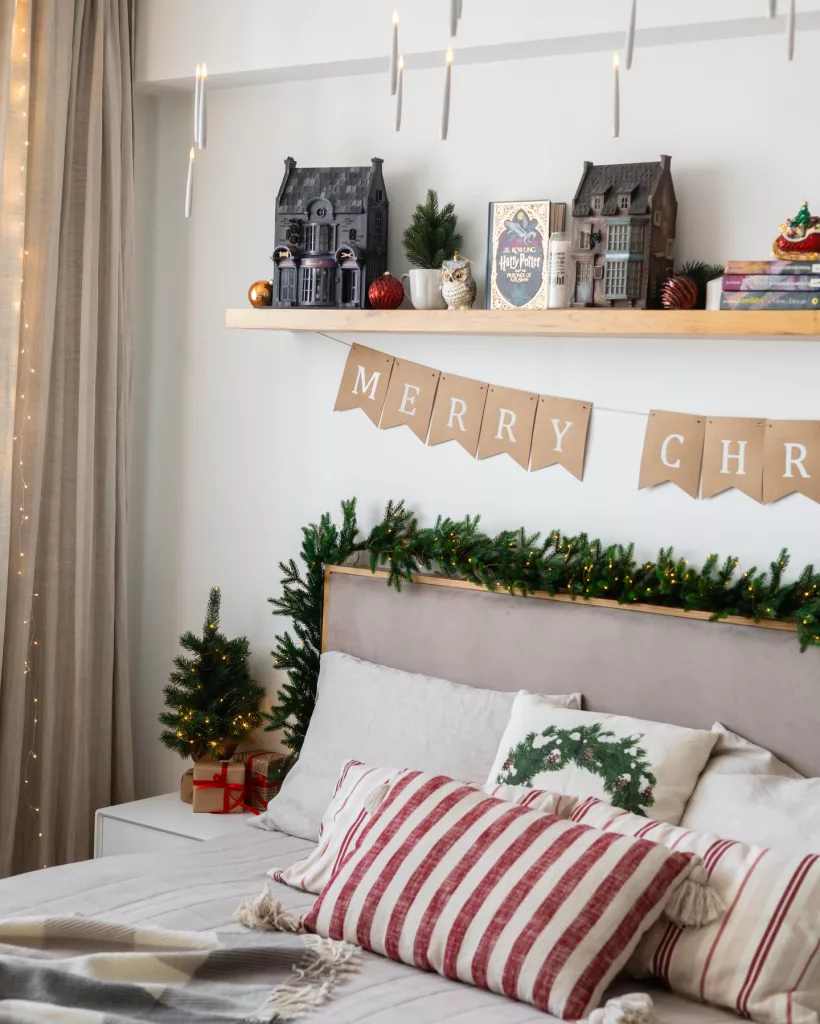 28 Charming Ways to Decorate Your Small Apartment for Christmas