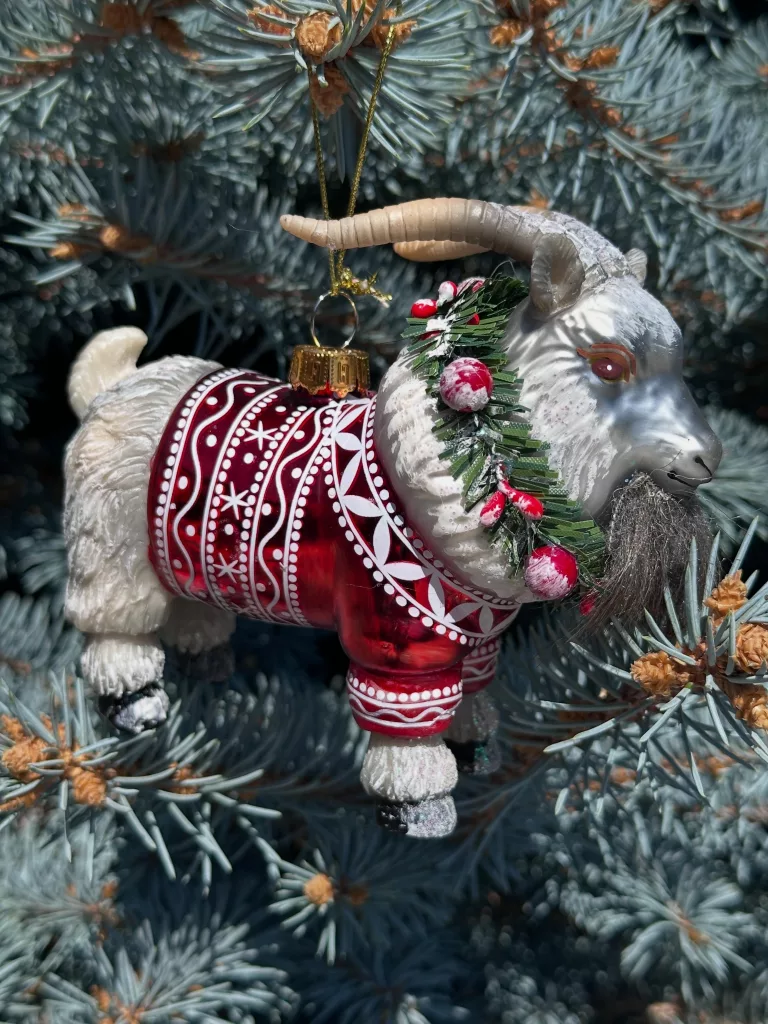 27 Creative Christmas Goat Decor Ideas for a Unique Tree
