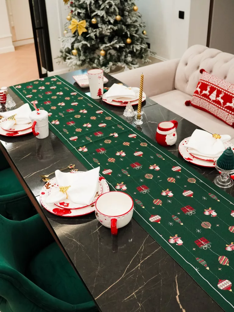 30 Christmas Table Decor Ideas for a Beautiful Holiday Dinner