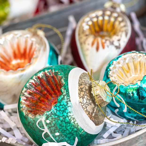 Sparkling Vintage Glass Reflector Ornaments in Rustic Holder Sparkling Vintage Glass Reflector Ornaments in Rustic Holder — Vintage Christmas Decor