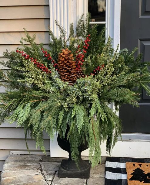 8 Christmas Planter Ideas For Your Front Porch or Entryway | Hometalk