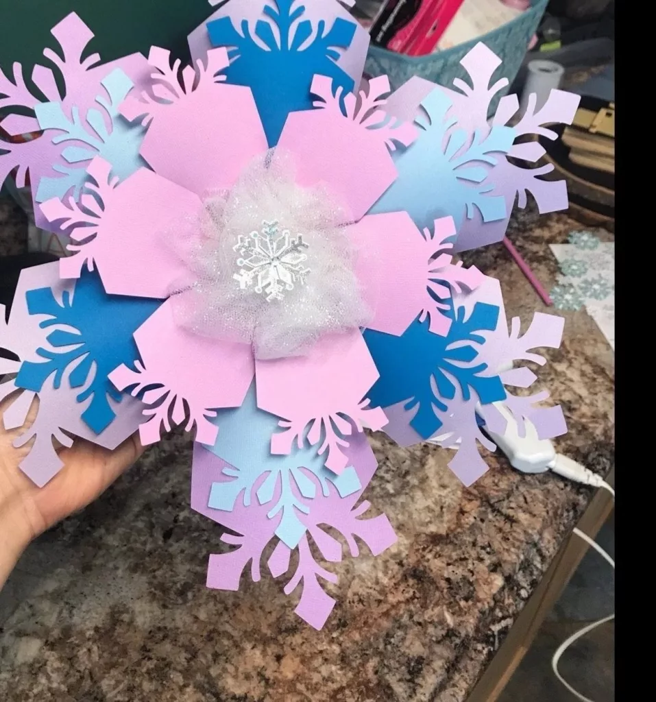 32 Christmas Snowflake Decor Ideas to Make Your Home Feel Magical